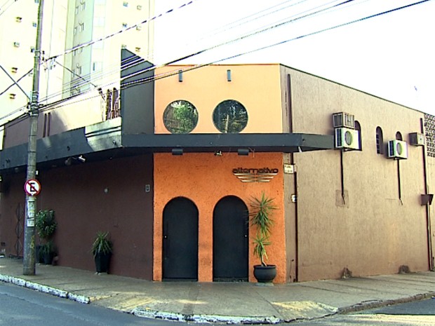 Casa noturna no Centro de Ribeirão Preto onde cabeleireiro diz que foi agredido por travesti (Foto: Chico Escolano/EPTV)