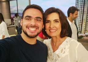 Caio e Fátima Bernardes nos bastidores do programa da apresentadora (Foto: Reprodução/Facebook)