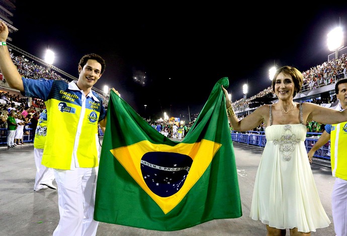 Bruno Senna e Viviane desfile Senna Unidos da Tijuca (Foto: Marcelo Theobald / Agência O Globo)