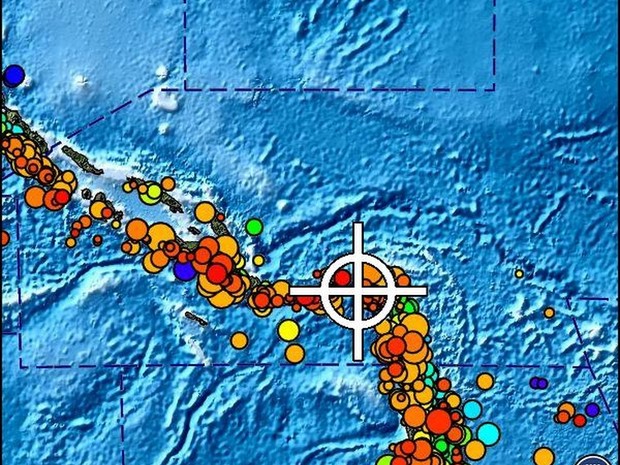 Um pequeno tsunami atingiu as Ilhas Salomão nesta quarta-feira (06) depois de um terremoto, que provocou grande um alerta de tsunami para várias nações insulares do Pacífico Sul (Foto: REUTERS)