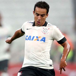 Jadson toma terceiro amarelo e fica fora do clássico contra o Palmeiras