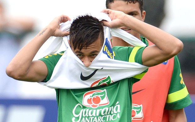 Neymar treino seleção brasileira (Foto: AFP)