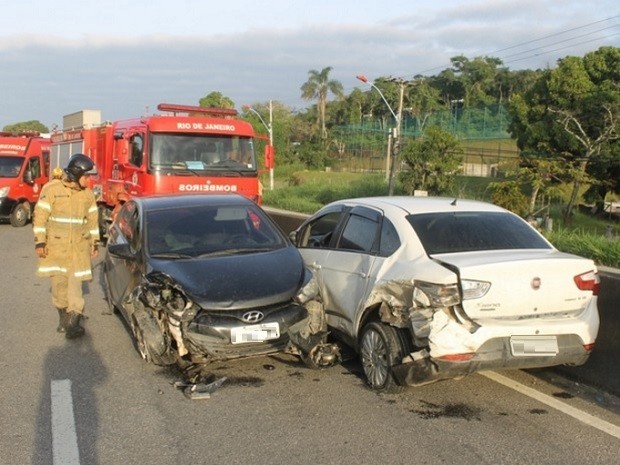 G1 - Óleo na RJ-106 causa acidente na cidade de Maricá, RJ - notícias em  Serra, Lagos e Norte do RJ