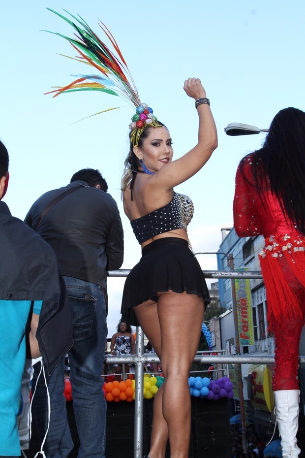 Mulher Melão na 16ª Parada LGBT de Madureira  (Foto: Anderson Borde / agnews)