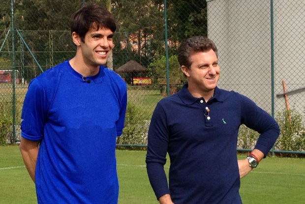 Kaká e o técnico Renê Simões gravam para o Caldeirão no CT do São Paulo (Foto: Caldeirão/TV Globo)