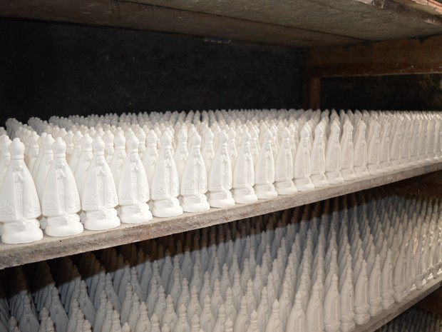 Fabrica Produz Tres Mil Imagens Por Semana De Nossa Senhora Aparecida Festa Da Padroeira 2016 G1