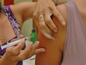 A campanha de vacinação é contra o Papiloma Vírus Humanas (HPV), grupo de vírus que pode provocar o câncer de colo do útero (Foto: Walquerley Ribeiro/Prefeitura Palmas)