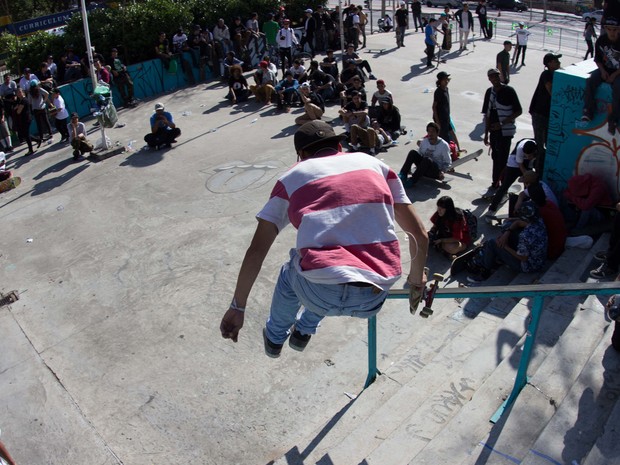 Skatistas durante a edição do "Go Skate Day". no centro da cidade de São Paulo, SP, neste sábado (26) (Foto: Marco Ambrosio/Framephoto/Estadão Conteúdo)