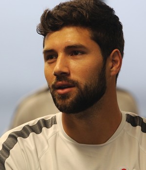 Felipe não participa de último treino do Corinthians, mas deve pegar Santa Fe