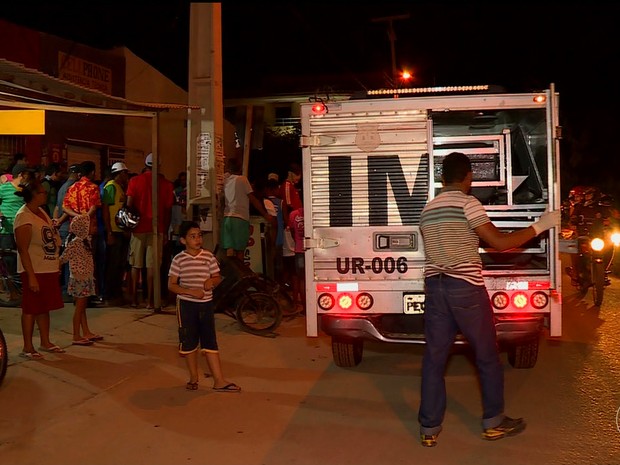 Corpo é encontrado em ponto de ônibus de Petrolina (Foto: Reprodução/ TV Grande Rio)