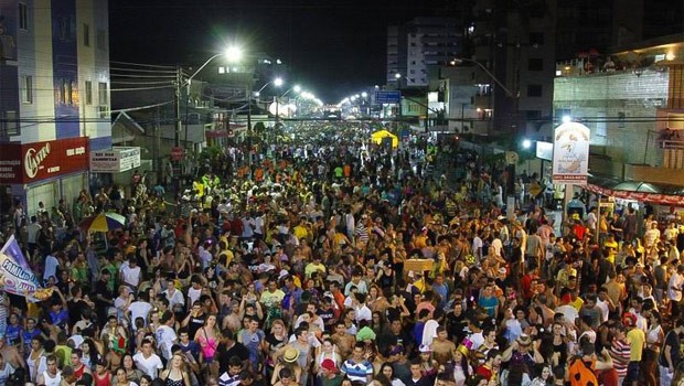 Carnaval de Guaratuba é um dos mais movimentados do estado (Foto: Euricles Macedo/RPC TV)