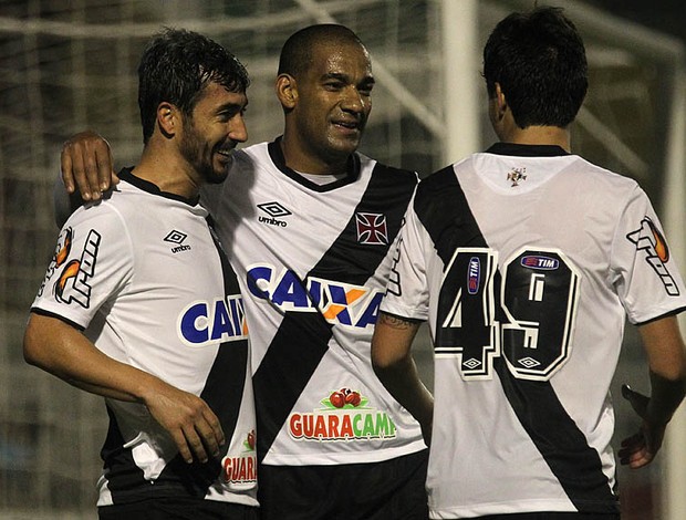 Douglas, Rodrigo, Vasco x Portuguesa (Foto: Flickr)