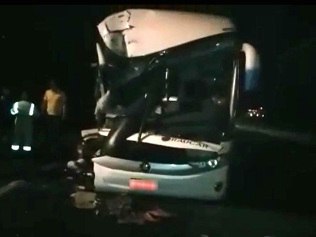 Acidente aconteceu na rodovia Régis Bittencourt (Foto: Reprodução/TV Tribuna)