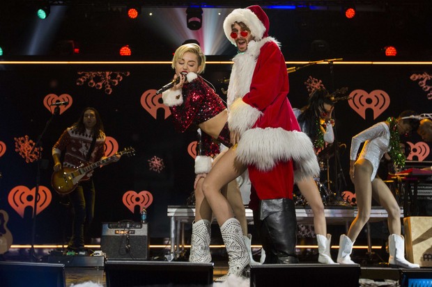Miley Cyrus se apresenta no Jingle Ball, em Nova York (Foto: Reuters)