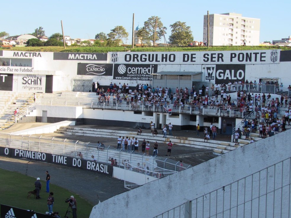 Espaço da torcida do São Paulo ficou esvaziado no estádio Moisés Lucarelli (Foto: Marcelo Prado)