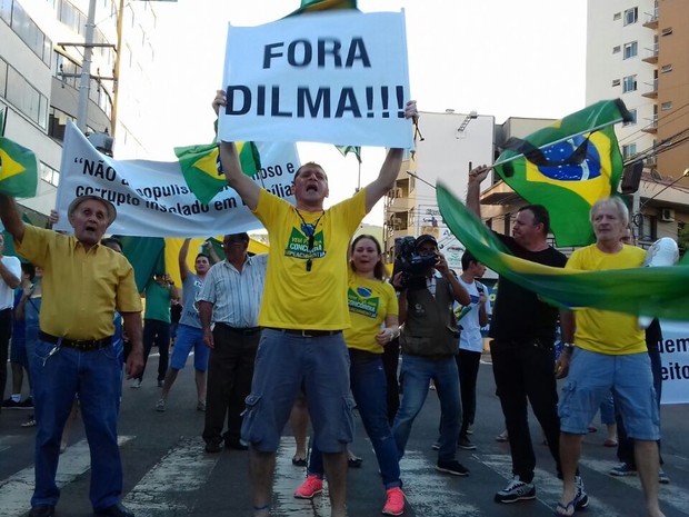 G1 - Manifestantes Protestam Em SC Contra Posse De Lula Como Ministro ...