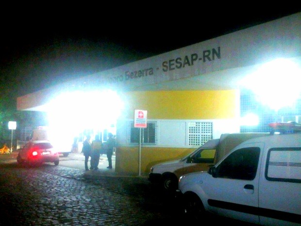 Vítimas foram inicialmente atendidas no Hospital Santa Catarina, depois levadas para o Pronto-Socorro Clóvis Sarinho  (Foto: Ítalo Sales/Inter TV Cabugi)