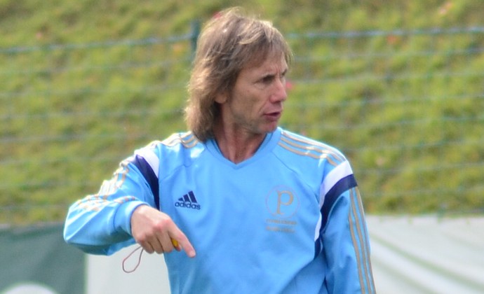 Gareca deixa bola rolar e busca entrosamento do Verdão em Atibaia