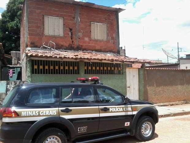 Trio foi detido pela Polícia Civil nesta residência do Bairro Bela Vista em Teófilo Otoni (Foto: Cristiano Dias/Inter TV dos Vales)