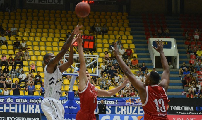 Mogi das Cruzes x Basquete Cearense NBB (Foto: Cairo Oliveira)