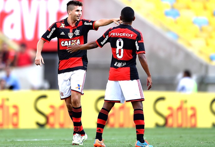 Mugni comemora gol do Flamengo contra o Coritiba (Foto: Getty Images)