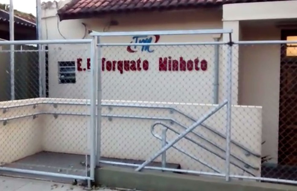 Escola estadual estava fechada na manhã desta sexta-feira em Bauru (Foto: Carolina Abelin/ TV TEM )