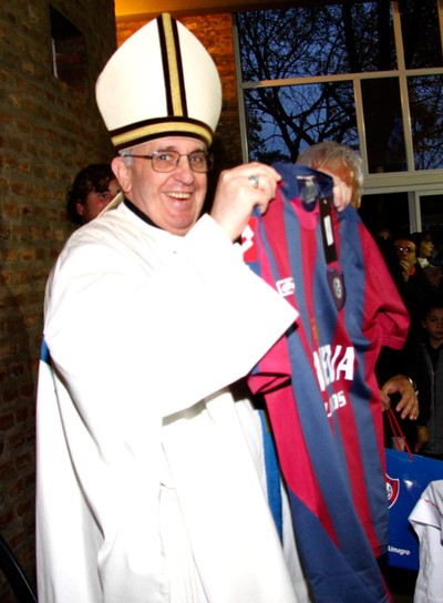 Papa Francisco camisa San Lorenzo  (Foto: Agência Reuters)