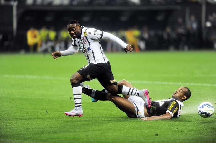 Presidente do Corinthians pede calma com o 'craque' Vagner Love