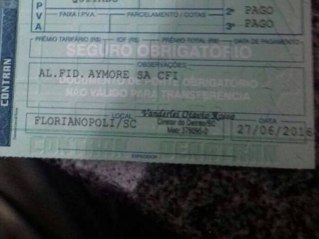 Documento de carro tinha Florianópolis escrito de maneira errada (Foto: Divulgação/PRF)