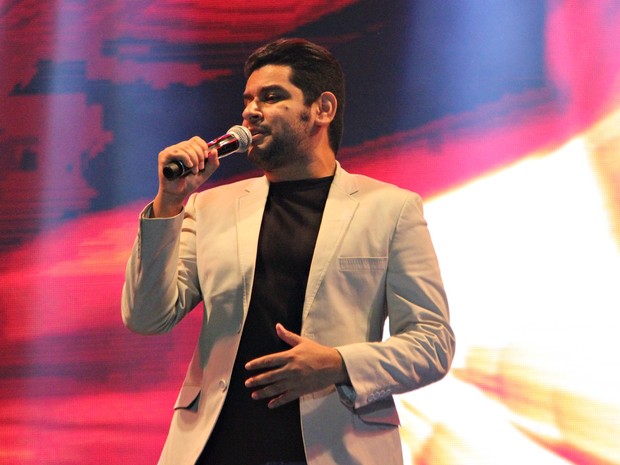 Léo Magalhães foi o primeiro a subir ao palco do Studio 5, em Manaus (Foto: Gabriel Machado/G1 AM)
