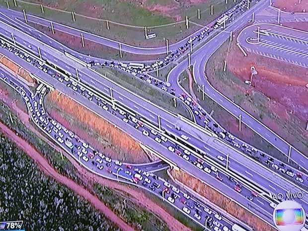 Trânsito em Santa Maria, região administrativa do DF, no primeiro dia de greve dos rodoviários (Foto: TV Globo/Reprodução) Trânsito em Santa Maria, região administrativa do DF, no primeiro dia de greve dos rodoviários (Foto: TV Globo/Reprodução)