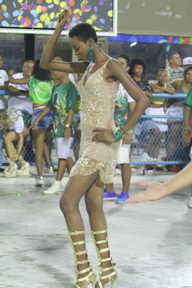 Maria Borges, modelo da Victoria's Secret, no ensaio técnico da Mocidade na Marquês de Sapucaí, no Rio (Foto: Daniel Pinheiro/AgNews)