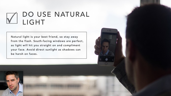 Use luz natural para sua foto pessoal ficar mais clara e sem muitas sombras (Foto: Divulgação/LinkedIn)