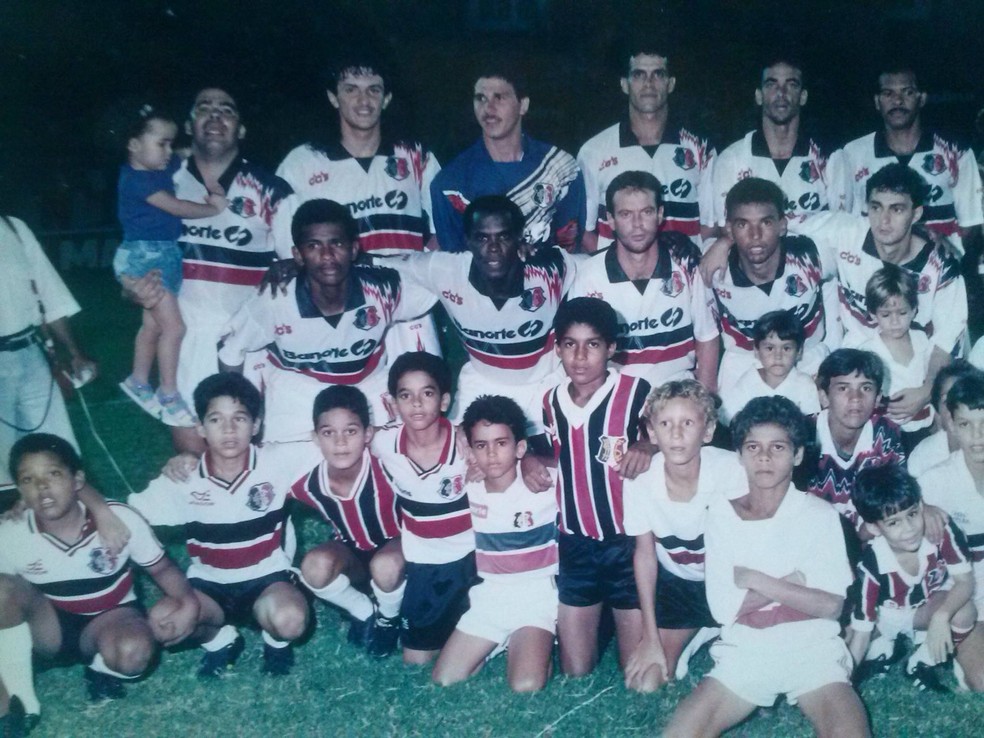 Zagueiro (segundo em pé) passou duas temporadas no Tricolor (Foto: Freitas / Arquivo Pessoal)