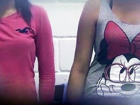 Mulher fazendo sexo gostoso caseiro Plug anal rabo