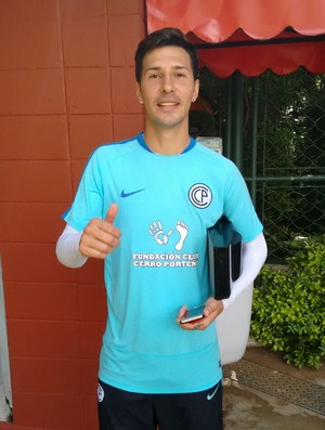 Com tatuagem do Cerro, ídolo elogia rival Corinthians: 