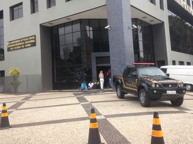 Polícia Federal faz operação contra fraudes em vestibulares de medicina, em Goiás (Foto: Paula Resende/G1)