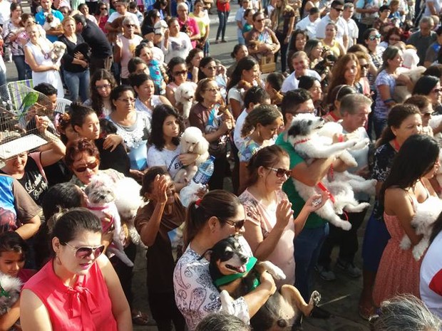 Multidão acompanhou celebração na Igreja de São Sebastião em Parnaíba (Foto: Frei Roberildo/Arquivo Pessoal)