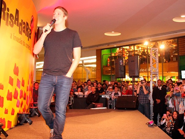 Fabio Porchat em apresentação durante o festival de humor (Foto: divulgação)