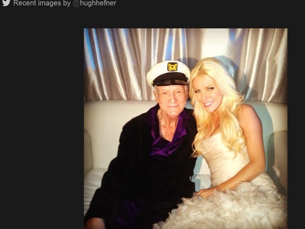 Hefner, 86 anos, e Crystal Harris, 26, em foto publicada no Twitter (Foto: Reprodução)
