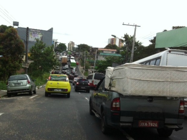 Ruas de acesso ao Centro de Manaus ficaram congestionadas (Foto: Adneison Severiano/G1 AM)