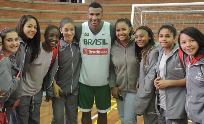 Leandrinho treino seleção brasileira Osasco (Foto: David Abramvezt)