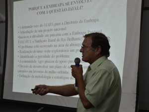 Pesquisador da Embrapa Agropecuria Oeste, Euclides Maranho, durante palestra no Showtec (Foto: Anderson Viegas/G1 MS)