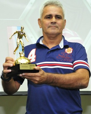 Vevé (Aracruz) foi eleito e melhor técnico do Campeonato Capixaba 2013 (Foto: Bruno Coelho)