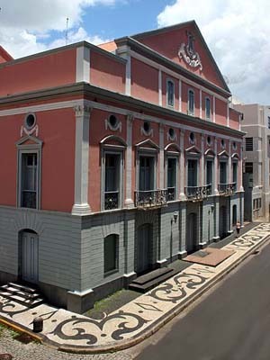 Fachada do Teatro Arthur Azevedo em São Luís (Foto: Divulgação)