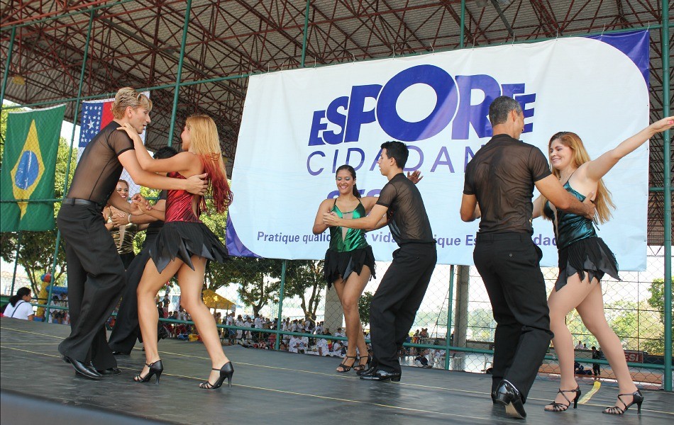 Grupos de dança deram show no palco do evento (Foto: Katiúscia Monteiro/ Rede Amazônica)