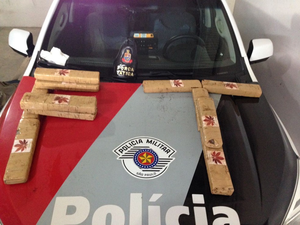 Grupo foi preso por tráfico de drogas (Foto: Polícia Militar/Divulgação)