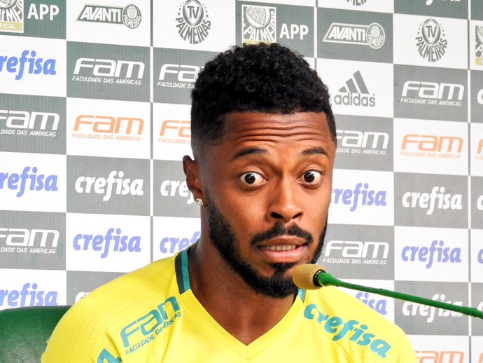 Michel Bastos diz que leva memes na brincadeira: 