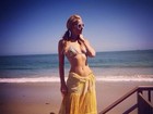 Paris Hilton posa de biquíni e exibe corpo esbelto
