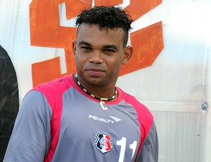 Carlinhos Bala, atacante do Santa Cruz (Foto: Aldo Carneiro)